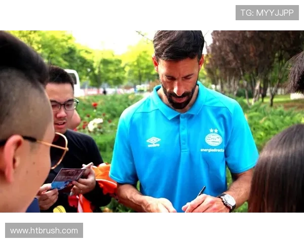 波黑球迷热情阳台成观赛新热点